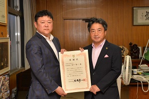 26日　企業版ふるさと納税への感謝状を贈呈の画像