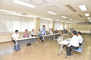 あいさつをする市長