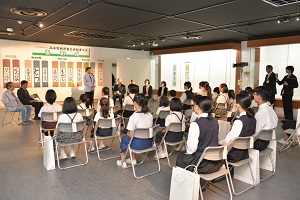 9日　第9回高木聖鶴児童生徒競書大会表彰式への画像1