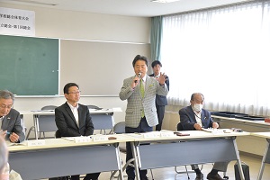 あいさつをする市長