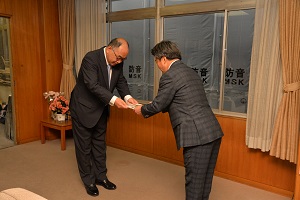 高低機能付き卓球台の寄贈