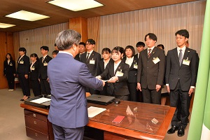 1日　新人職員らに辞令交付の画像