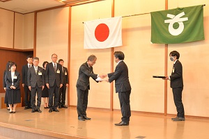 240329退職・帰任職員への感謝状贈呈式の画像1