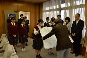 9日 総社高校と総社南高校の生徒から市へアクションカードを贈呈の画像
