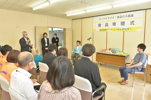 230529フードドライブ寄贈式2