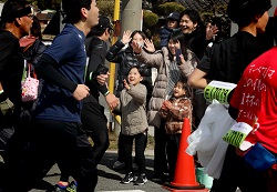優秀賞【家族の応援　頑張って―】の画像