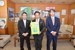 10日　ランドセルカバーの寄贈の画像