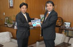 4日　『AMDA被災地へ！』の寄贈の画像