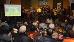 「花は咲く」を合唱