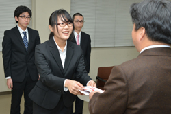 27日　総社市奨励賞で県大生3人を表彰の画像1