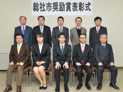 27日　総社市奨励賞で県大生3人を表彰の画像2