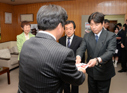 22日　市PTA連合協議会がそうじゃ・宮城っ子基金へ寄付の画像