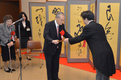 26日　書家 高木聖鶴さんに市民栄誉賞 の画像2