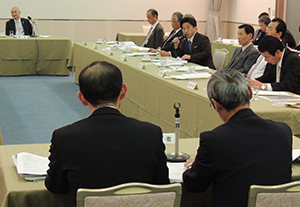 意見を述べる市長