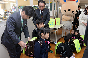 ランドセルカバーを取り付ける