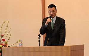 講演する中田さん