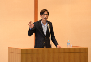 湯浅誠さんの講演