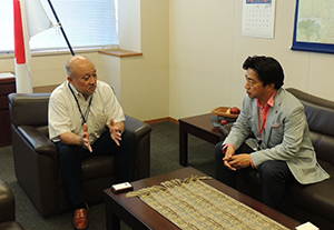 上村司中東アフリカ局長と議論