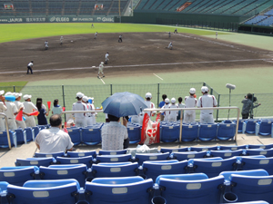 総社西中ナインに熱い声援を送る