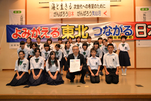 総社東中学校の生徒と菅原市長