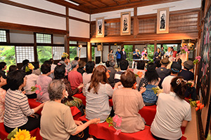 全員で「花は咲く」を合唱