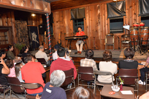 れとろホールかめやで熱唱