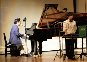 ピアノの弾き語り