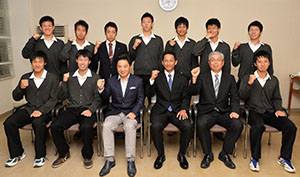 大会での健闘を報告