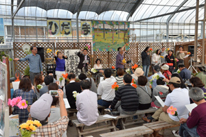 「花は咲く」を合唱