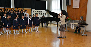 児童による合唱