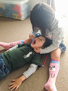 最優秀賞「仕上げはお姉ちゃん♪」