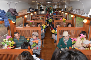 「花は咲く」で合唱