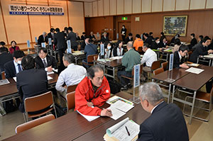 面接に臨む参加者