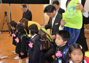 ランドセルカバーを取り付ける