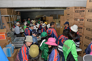 備蓄倉庫の見学