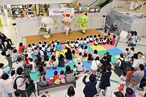 ゆるキャラのダンスパフォーマンス