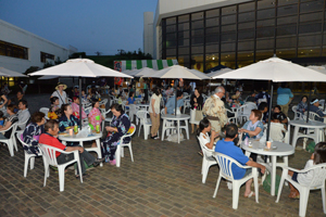 夕暮れ時を楽しむ