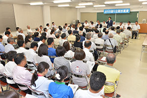 ガラス張り公開市長室