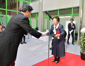 表彰状授与の画像2