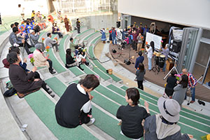 「花は咲く」を合唱