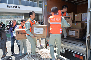 物資を詰め込む