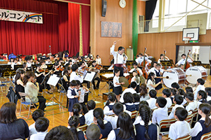 小学生もいっしょに