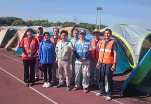 テント村の方と