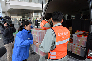 物資の積み込み