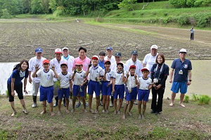 赤米田植えの画像4