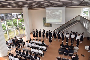 合唱部による校歌披露