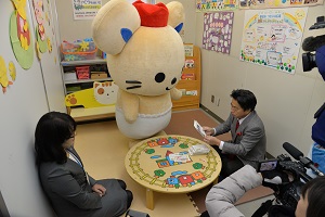 届いた年賀状を読み上げる