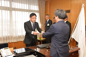 派遣職員に辞令交付