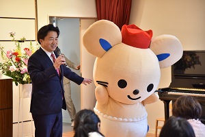 チユッピーとあいさつ