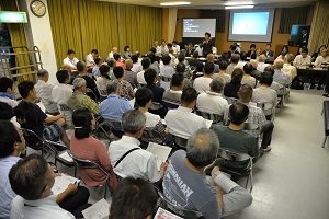 ガラス張り公開市長室